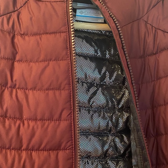 Columbia Women's Deep Red Puffer Jacket - Picture 4 of 7